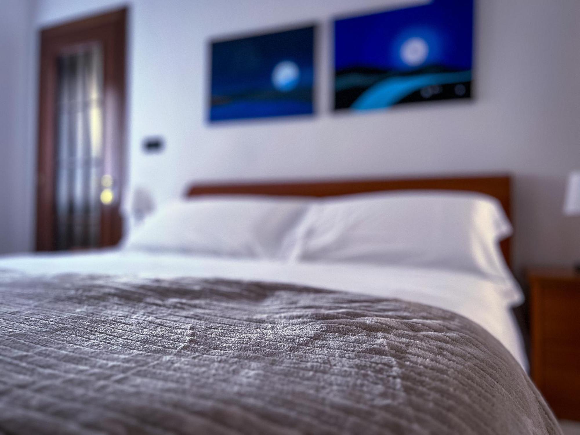 Ca' Vittoria Urban Lodge アルバ エクステリア 写真